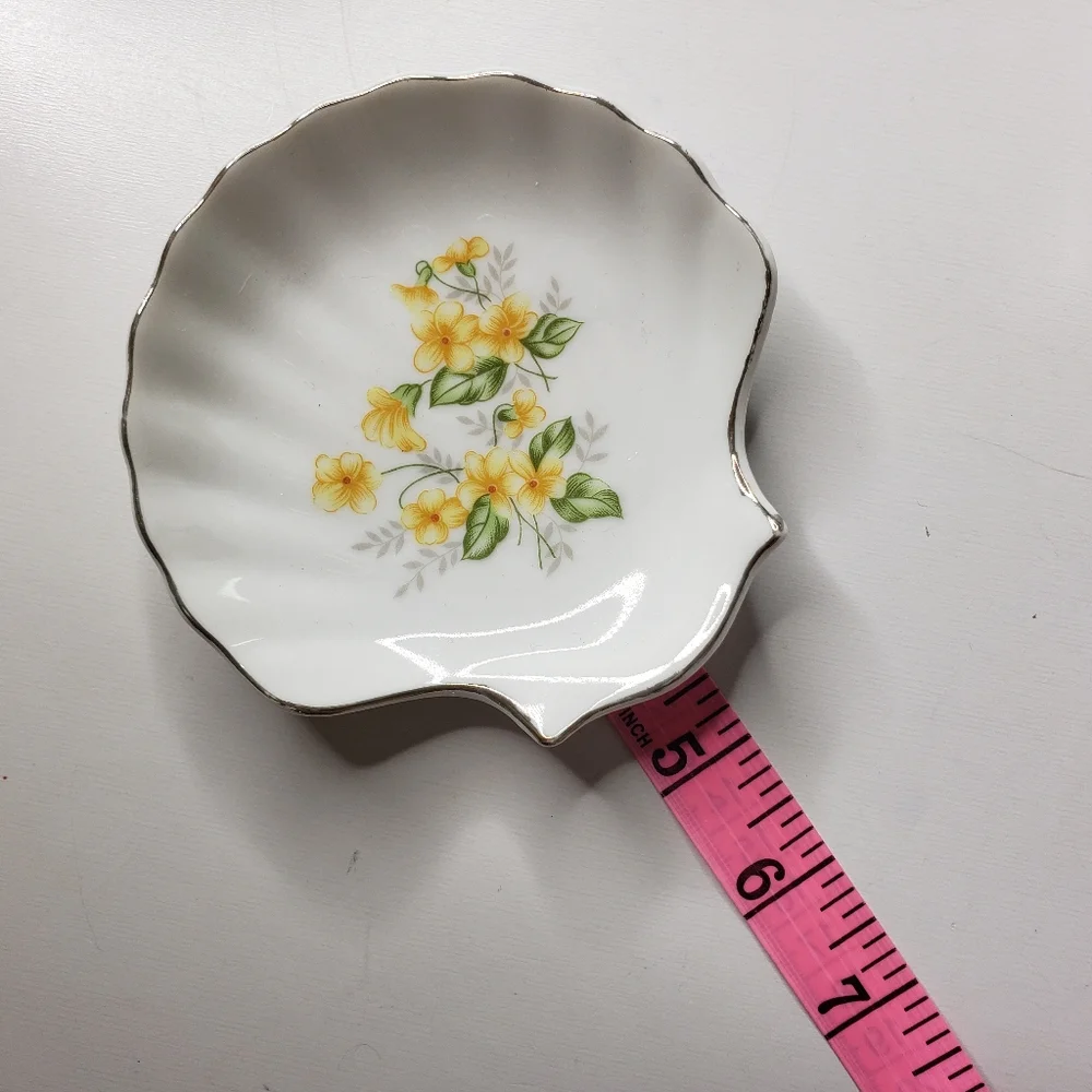 Vtg Bathroom China Porcelain Set Cup Toothbrush Stand Scalloped Soap Dish MCM